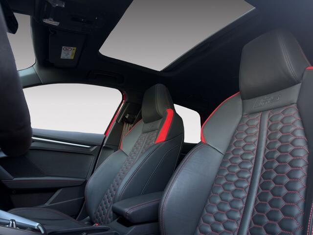 Audi A3 SPORTBACK 2.5 TFSI RS 3 Quattro / Keramisch / Pano / Headup / RS Dynamic pakket / Matrix / keyless / 290 Km/h