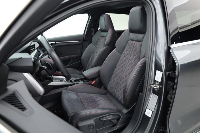 Audi A3 SPORTBACK 40 TFSI e S-Line | Rijklaar! | RS ''Diamond'' stoelen | Pano | Afn. Trekhaak | Dodehoek | Sfeerverl. | Stoelverw. | E-Spiegels | E-Klep | LED | Keyless | 18'' | DriveMode | V