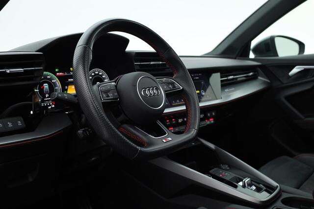 Audi A3 SPORTBACK 40 TFSI e S-Line | Rijklaar! | RS ''Diamond'' stoelen | Pano | Afn. Trekhaak | Dodehoek | Sfeerverl. | Stoelverw. | E-Spiegels | E-Klep | LED | Keyless | 18'' | DriveMode | V