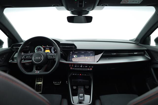 Audi A3 SPORTBACK 40 TFSI e S-Line | Rijklaar! | RS ''Diamond'' stoelen | Pano | Afn. Trekhaak | Dodehoek | Sfeerverl. | Stoelverw. | E-Spiegels | E-Klep | LED | Keyless | 18'' | DriveMode | V