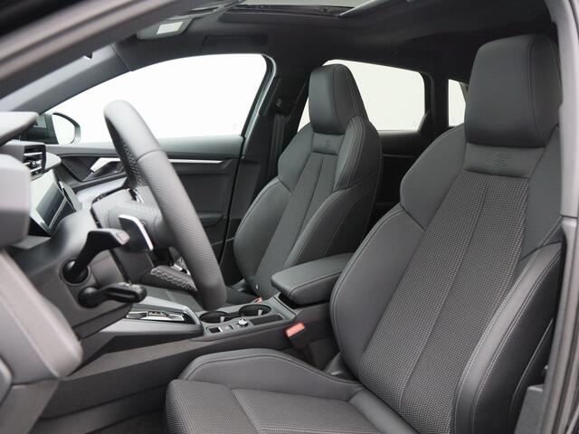Audi A3 SPORTBACK 45 TFSi e 272 Pk S-Line Competition | Stoelverwarming | Panorama dak | Sonos Audio | Camera | Full LED | 18 Inch | 155 Km !!