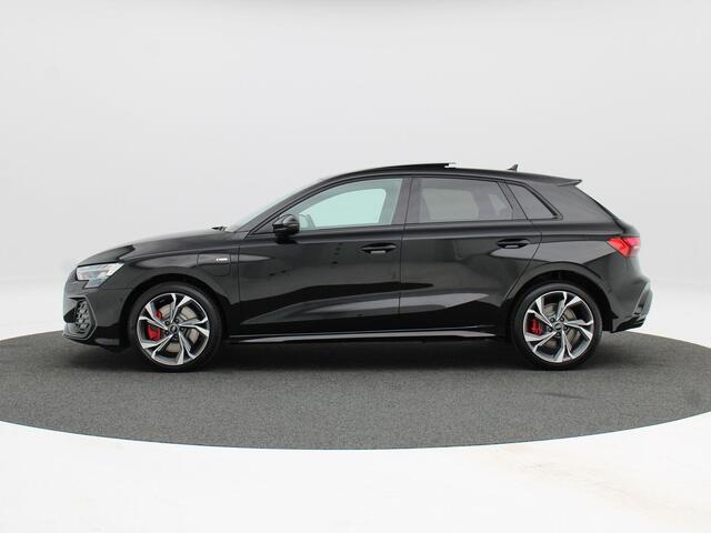 Audi A3 SPORTBACK 45 TFSi e 272 Pk S-Line Competition | Stoelverwarming | Panorama dak | Sonos Audio | Camera | Full LED | 18 Inch | 155 Km !!