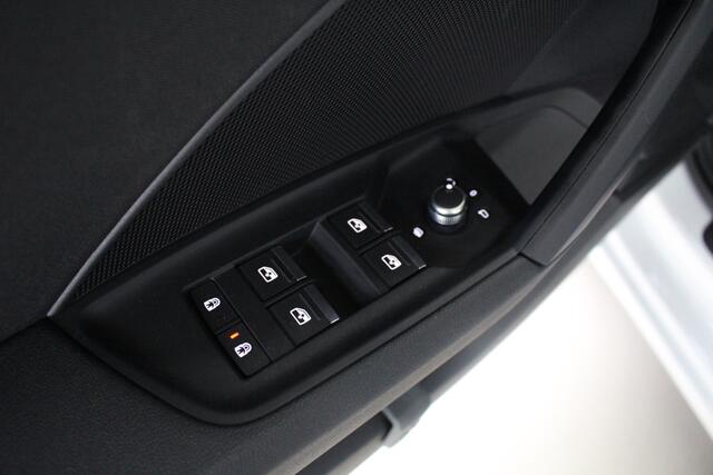 Audi A3 SPORTBACK 30 TFSI Advanced Automaat Navigatie | Climate Control | Lichtmetalen Velgen