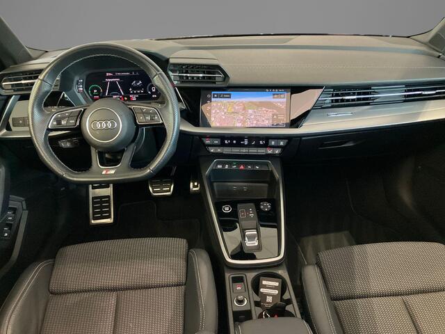 Audi A3 SPORTBACK 40 TFSIe 150kW/204PK S Line · Panoramadak · Stoelverwarming · Apple/Android Car Play · Drive select · Leder/Stof