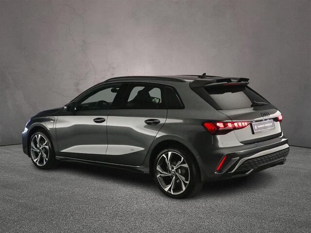 Audi A3 SPORTBACK 40 TFSI e 204PK S edition | Trekhaak | Sonos | Carbon | Matrix | Leder | Rood-Stiksel | 18-Inch | Drive-Select | Camera-Achter | Alcantara |