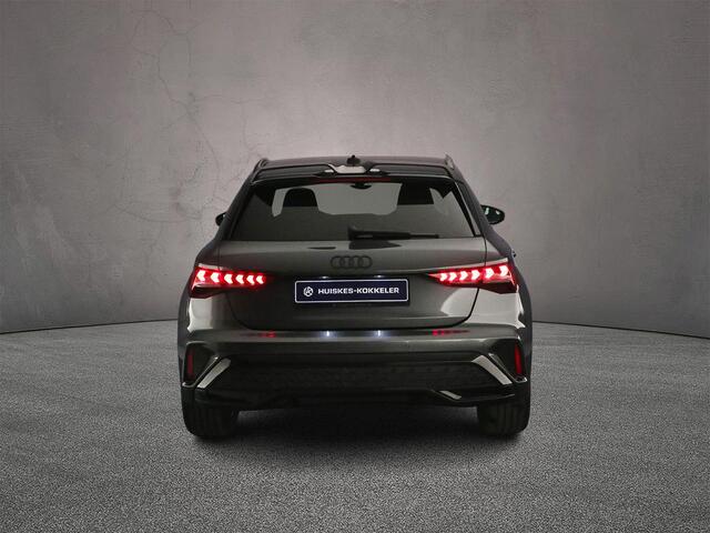 Audi A3 SPORTBACK 40 TFSI e 204PK S edition | Trekhaak | Sonos | Carbon | Matrix | Leder | Rood-Stiksel | 18-Inch | Drive-Select | Camera-Achter | Alcantara |