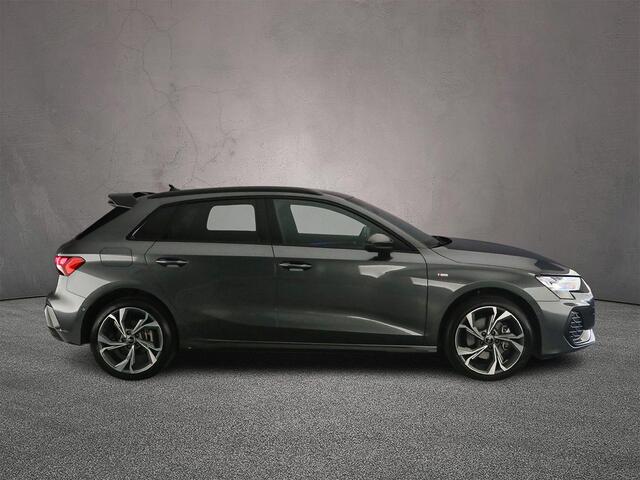 Audi A3 SPORTBACK 40 TFSI e 204PK S edition | Trekhaak | Sonos | Carbon | Matrix | Leder | Rood-Stiksel | 18-Inch | Drive-Select | Camera-Achter | Alcantara |