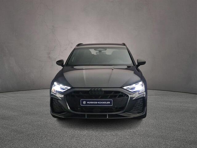 Audi A3 SPORTBACK 40 TFSI e 204PK S edition | Trekhaak | Sonos | Carbon | Matrix | Leder | Rood-Stiksel | 18-Inch | Drive-Select | Camera-Achter | Alcantara |