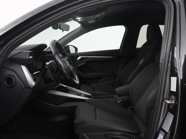 Audi A3 SPORTBACK 30 TFSI Business edition | Cruise control | Virtueel dashboard | Climate control | Navigatie | Carplay | Park assist | 18" velgen