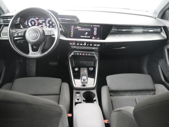 Audi A3 SPORTBACK 30 TFSI Business edition | Cruise control | Virtueel dashboard | Climate control | Navigatie | Carplay | Park assist | 18" velgen