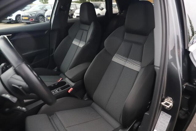 Audi A3 SPORTBACK 40 TFSI e S Edition 204PK Sportstoelen 19 inch LMV Navigatie Carplay Android Full LED Stoelverwarming Adaptive Cruise