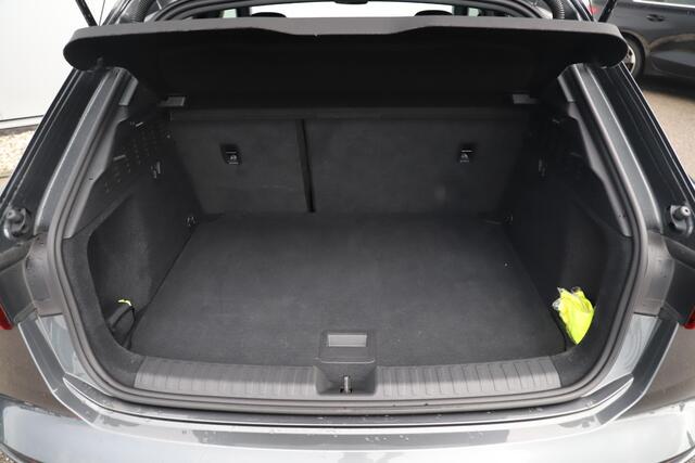 Audi A3 SPORTBACK 40 TFSI e S Edition 204PK Sportstoelen 19 inch LMV Navigatie Carplay Android Full LED Stoelverwarming Adaptive Cruise
