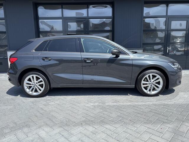 Audi A3 SPORTBACK 40 TFSIe Black Pano CarPlay