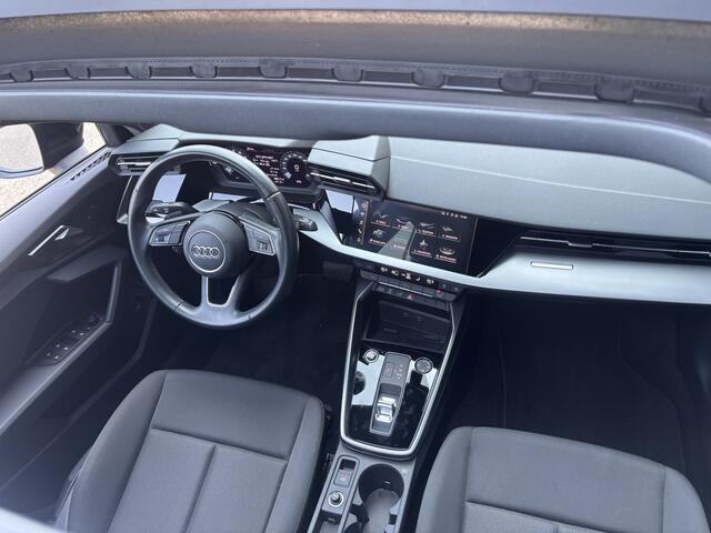 Audi A3 SPORTBACK 40 TFSIe Black Pano CarPlay