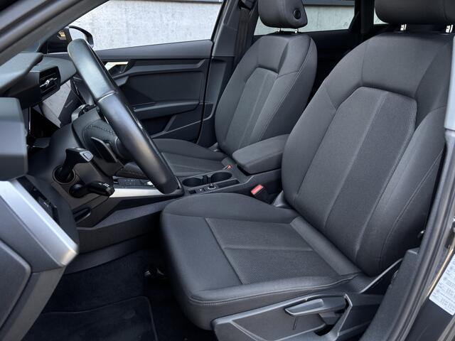 Audi A3 SPORTBACK 40 TFSIe Black Pano CarPlay