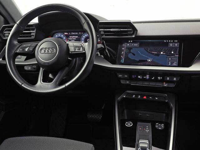 Audi A3 SPORTBACK 30 TFSI Sport Automaat (APPLE CARPLAY, GROOT NAVI, ADAPTIVE CRUISE, SPORTSTOELEN, PARKEERSENSOREN, GETINT GLAS, LANE ASSIST, NIEUWSTAAT)