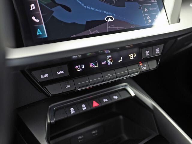 Audi A3 SPORTBACK 30 TFSI Sport Automaat (APPLE CARPLAY, GROOT NAVI, ADAPTIVE CRUISE, SPORTSTOELEN, PARKEERSENSOREN, GETINT GLAS, LANE ASSIST, NIEUWSTAAT)