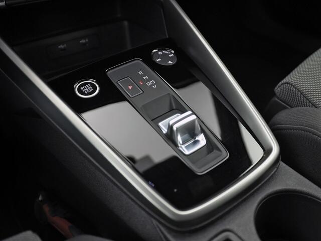 Audi A3 SPORTBACK 30 TFSI Sport Automaat (APPLE CARPLAY, GROOT NAVI, ADAPTIVE CRUISE, SPORTSTOELEN, PARKEERSENSOREN, GETINT GLAS, LANE ASSIST, NIEUWSTAAT)