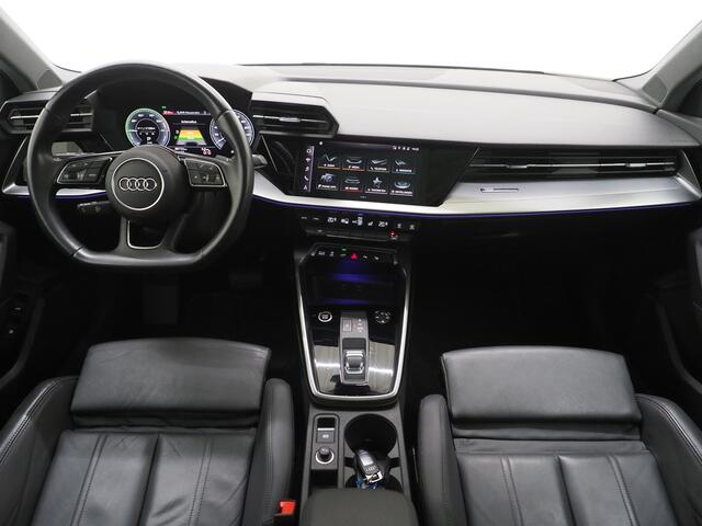 Audi A3 SPORTBACK 40 TFSI e Full Black 204PK | Lederen Sportstoelen | Panoramadak | Camera | Keyless | Sfeerlicht | Carplay