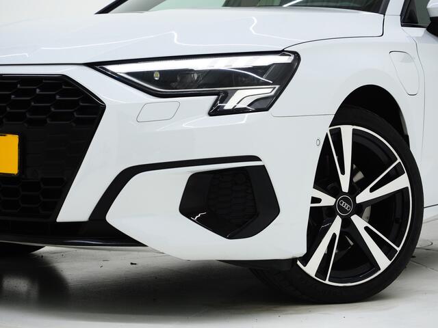 Audi A3 SPORTBACK 40 TFSI e Full Black 204PK | Lederen Sportstoelen | Panoramadak | Camera | Keyless | Sfeerlicht | Carplay