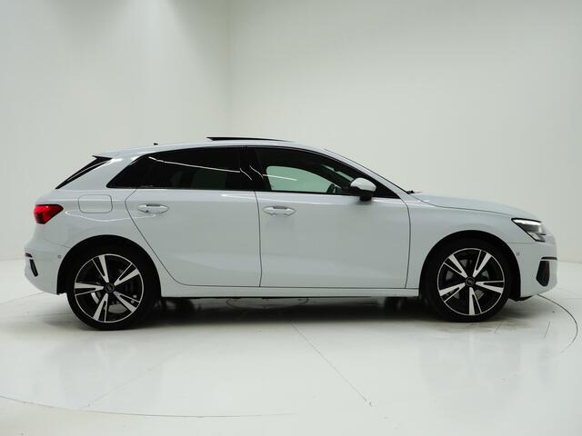 Audi A3 SPORTBACK 40 TFSI e Full Black 204PK | Lederen Sportstoelen | Panoramadak | Camera | Keyless | Sfeerlicht | Carplay