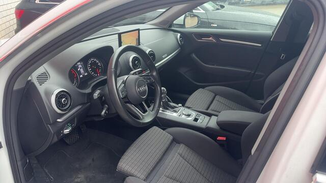 Audi A3 SPORTBACK 35 TFSI CoD Sport Lease Edition AUTOMAAT / FULL LED / CARPLAY / NAVI / STOELVERW / CLIMA / PDC / BLUETOOTH / CRUISE