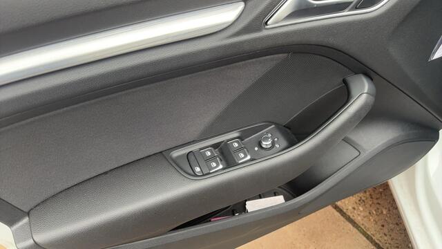 Audi A3 SPORTBACK 35 TFSI CoD Sport Lease Edition AUTOMAAT / FULL LED / CARPLAY / NAVI / STOELVERW / CLIMA / PDC / BLUETOOTH / CRUISE