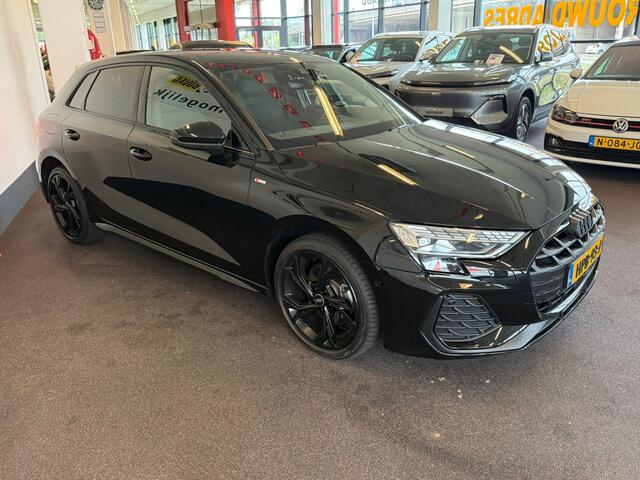 Audi A3 SPORTBACK 40 TFSI e 3X S-Line Plug-in Hybride | Achteruitrijcamera | Origineel Nederlands | Adaptieve cruise control | Automatisch inparkeren | Digital dashboard | Stoelverwarming | Apple carplay | Navigatie | 18''INCH