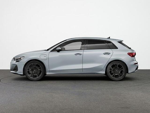Audi A3 SPORTBACK Sportback Advanced edition 40 TFSI e 204 PK | Optiekpakket zwart plus | Lichtpakket plus ambient light | Warmtewerend glas donker tint |