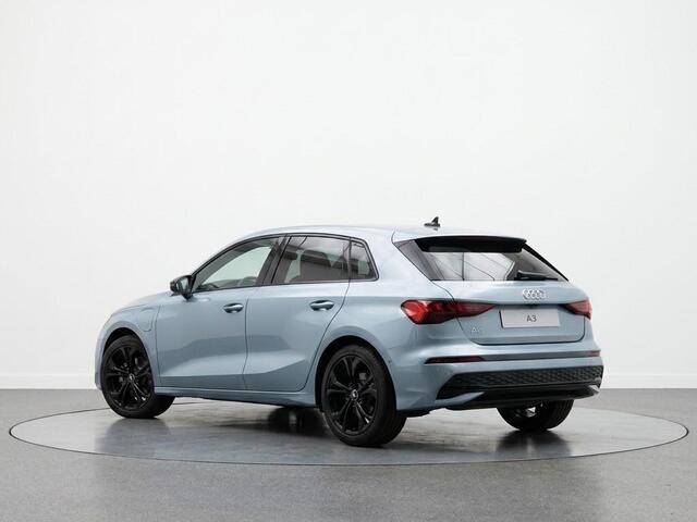Audi A3 SPORTBACK Sportback Advanced edition 40 TFSI e 204 PK | Optiekpakket zwart plus | Lichtpakket plus ambient light | Warmtewerend glas donker tint |
