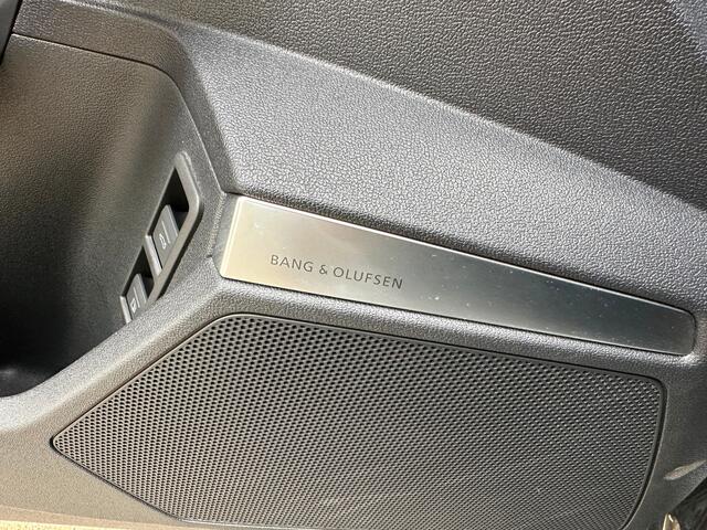 Audi A3 SPORTBACK 45 TFSI e S Line Comp. | B&O | Sportstoelen | Panoramadak |