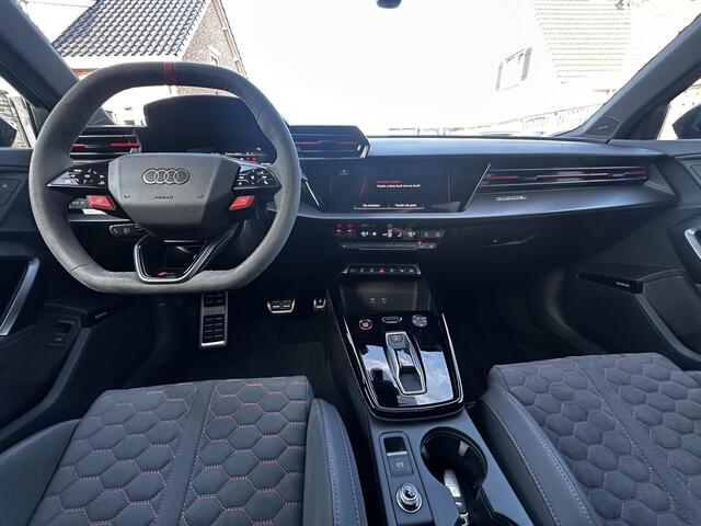 Audi A3 SPORTBACK 2.5 TFSI RS 3 quattro Pano|RS Kuipstoel|Sonos