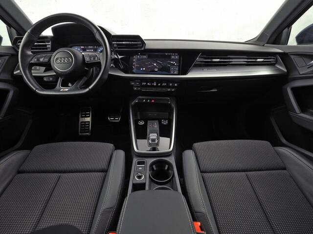 Audi A3 SPORTBACK 30 TFSI S-Line Automaat (2X S-LINE, APPLE CARPLAY, STOELVERWARMING, PLAT S-LINE SPORTSTUUR, GETINT GLAS, SPORTSTOELEN, PARKEERSENSOREN, NIEUWSTAAT)