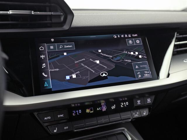Audi A3 SPORTBACK 30 TFSI S-Line Automaat (2X S-LINE, APPLE CARPLAY, STOELVERWARMING, PLAT S-LINE SPORTSTUUR, GETINT GLAS, SPORTSTOELEN, PARKEERSENSOREN, NIEUWSTAAT)