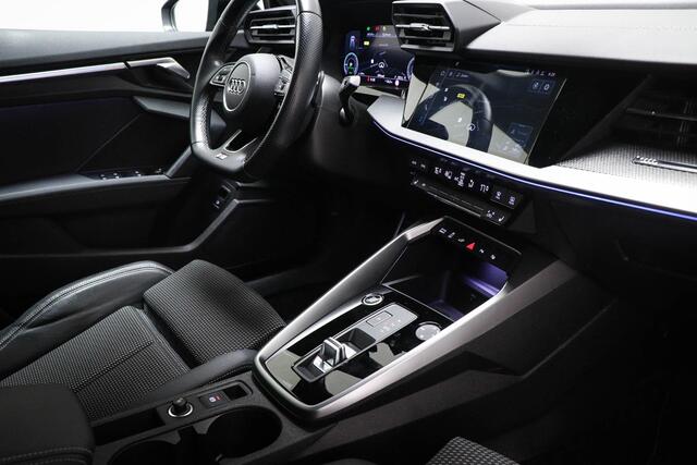 Audi A3 SPORTBACK 45 TFSI e S edition Competition | HALF LEDER | STOELVERWARMING | HILL HOLD | CAMERA | 18"