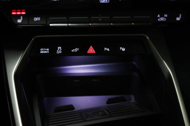 Audi A3 SPORTBACK 45 TFSI e S edition Competition | HALF LEDER | STOELVERWARMING | HILL HOLD | CAMERA | 18"