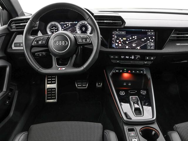 Audi A3 SPORTBACK 40 TFSIe 204PK S-tronic S Line · Camera ·Apple/Android Car Play · Keyless · Navigatie · P-Sensoren · Elek. Achterklep · 18'' Inch · Garantie t/m 25-05-2029 of 80000km.