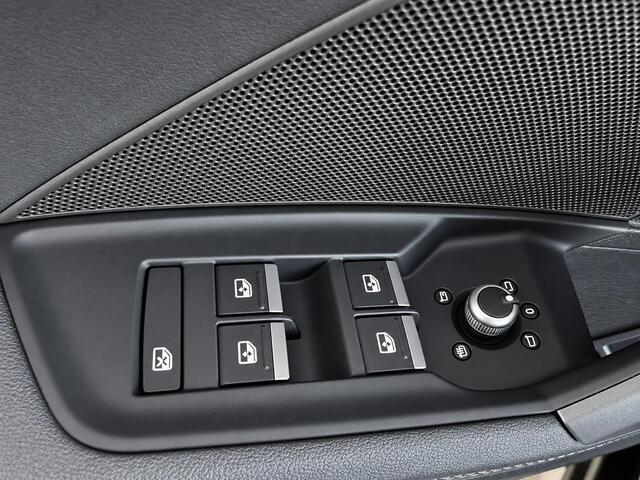 Audi A3 SPORTBACK 40 TFSI e 204pk Automaat S-Line edition Comfort pakket Plus Lichtmetalen Velgen 18" Matrix Led Parkeer sensoren Camera Cruise Control Adaptive Navigatie Apple Carplay/Android Auto