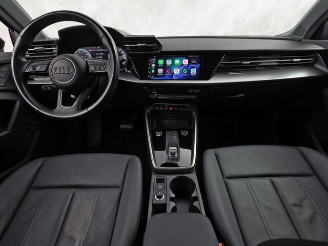 Audi A3 SPORTBACK 40 TFSI e Sport 204Pk Automaat (APPLE CARPLAY, GROOT NAVI, LEDER, STOELVERWARMING, SPORTSTOELEN, ADAPTIVE CRUISE, GETINT GLAS, NIEUWSTAAT)
