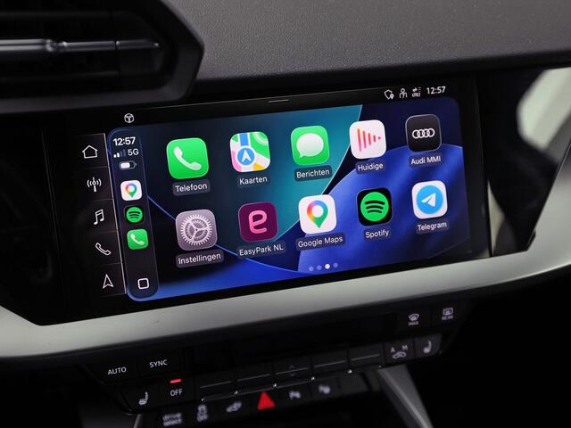 Audi A3 SPORTBACK 40 TFSI e Sport 204Pk Automaat (APPLE CARPLAY, GROOT NAVI, LEDER, STOELVERWARMING, SPORTSTOELEN, ADAPTIVE CRUISE, GETINT GLAS, NIEUWSTAAT)