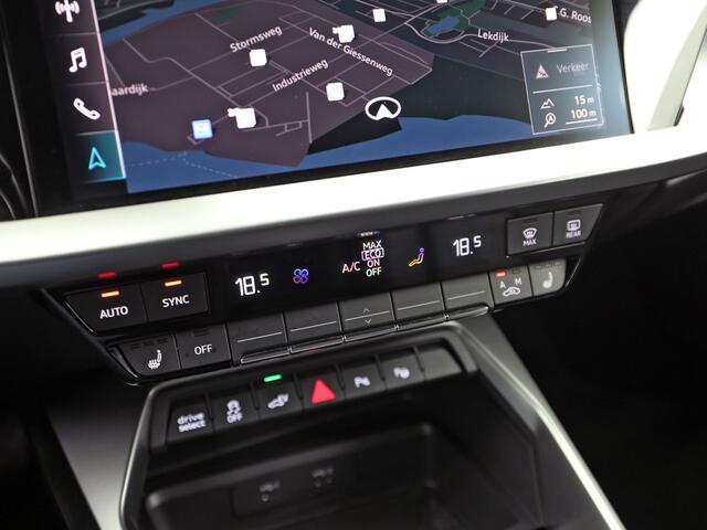 Audi A3 SPORTBACK 40 TFSI e Sport 204Pk Automaat (APPLE CARPLAY, GROOT NAVI, LEDER, STOELVERWARMING, SPORTSTOELEN, ADAPTIVE CRUISE, GETINT GLAS, NIEUWSTAAT)