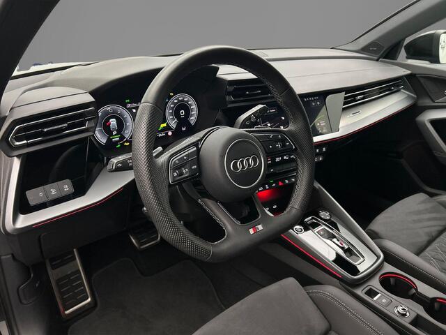 Audi A3 SPORTBACK 45 TFSI e 272PK S edition Competition | Trekhaak| | Pano | Sonos | Head-Up | 18-Inch | Comfortsleutel | Stoelverwarming | Adaptive-Cruise |