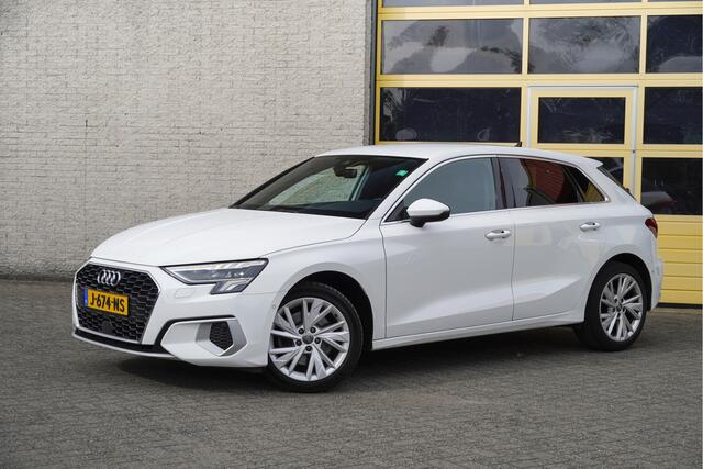 Audi A3 SPORTBACK 30 TFSI 5drs Business Edition BJ2020 Lmv 17" | Led | Dynamische knipperlichten | Pdc | Afneembare trekhaak | App-Connect | Navi | Virtual cockpit | Climate control | Cruise control | Sportstoelen | Zwarte hemel | Extra getint glas