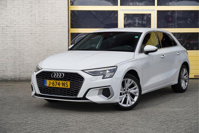 Audi A3 SPORTBACK 30 TFSI 5drs Business Edition BJ2020 Lmv 17" | Led | Dynamische knipperlichten | Pdc | Afneembare trekhaak | App-Connect | Navi | Virtual cockpit | Climate control | Cruise control | Sportstoelen | Zwarte hemel | Extra getint glas