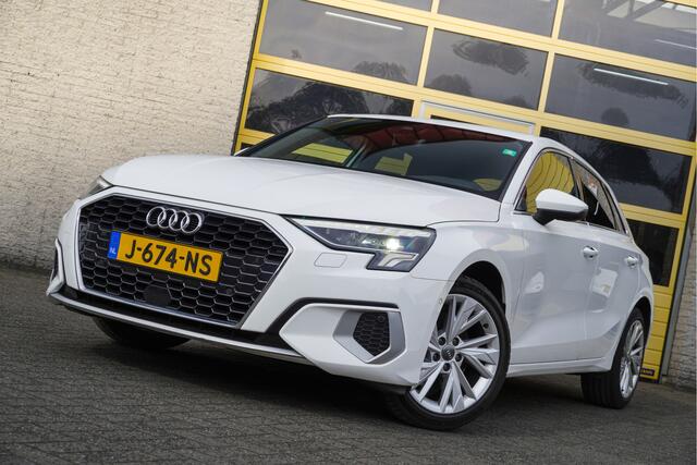 Audi A3 SPORTBACK 30 TFSI 5drs Business Edition BJ2020 Lmv 17" | Led | Dynamische knipperlichten | Pdc | Afneembare trekhaak | App-Connect | Navi | Virtual cockpit | Climate control | Cruise control | Sportstoelen | Zwarte hemel | Extra getint glas