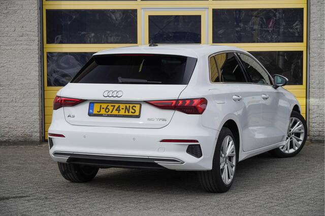 Audi A3 SPORTBACK 30 TFSI 5drs Business Edition BJ2020 Lmv 17" | Led | Dynamische knipperlichten | Pdc | Afneembare trekhaak | App-Connect | Navi | Virtual cockpit | Climate control | Cruise control | Sportstoelen | Zwarte hemel | Extra getint glas