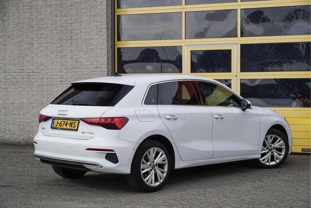 Audi A3 SPORTBACK 30 TFSI 5drs Business Edition BJ2020 Lmv 17" | Led | Dynamische knipperlichten | Pdc | Afneembare trekhaak | App-Connect | Navi | Virtual cockpit | Climate control | Cruise control | Sportstoelen | Zwarte hemel | Extra getint glas