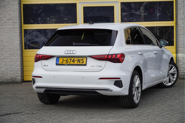 Audi A3 SPORTBACK 30 TFSI 5drs Business Edition BJ2020 Lmv 17" | Led | Dynamische knipperlichten | Pdc | Afneembare trekhaak | App-Connect | Navi | Virtual cockpit | Climate control | Cruise control | Sportstoelen | Zwarte hemel | Extra getint glas