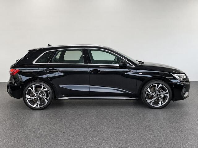 Audi A3 SPORTBACK 40 TFSI e 204pk Automaat S-Line edition Comfort pakket Plus Lichtmetalen Velgen 18" Matrix Led Parkeer sensoren Camera Cruise Control Adaptive Navigatie Apple Carplay/Android Auto