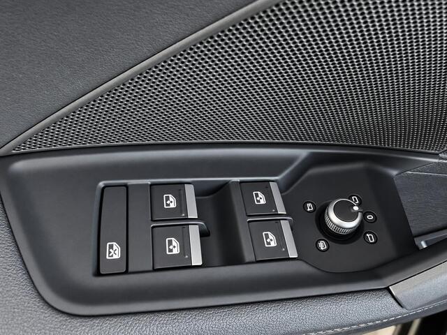 Audi A3 SPORTBACK 40 TFSI e 204pk Automaat S-Line edition Comfort pakket Plus Lichtmetalen Velgen 18" Matrix Led Parkeer sensoren Camera Cruise Control Adaptive Navigatie Apple Carplay/Android Auto